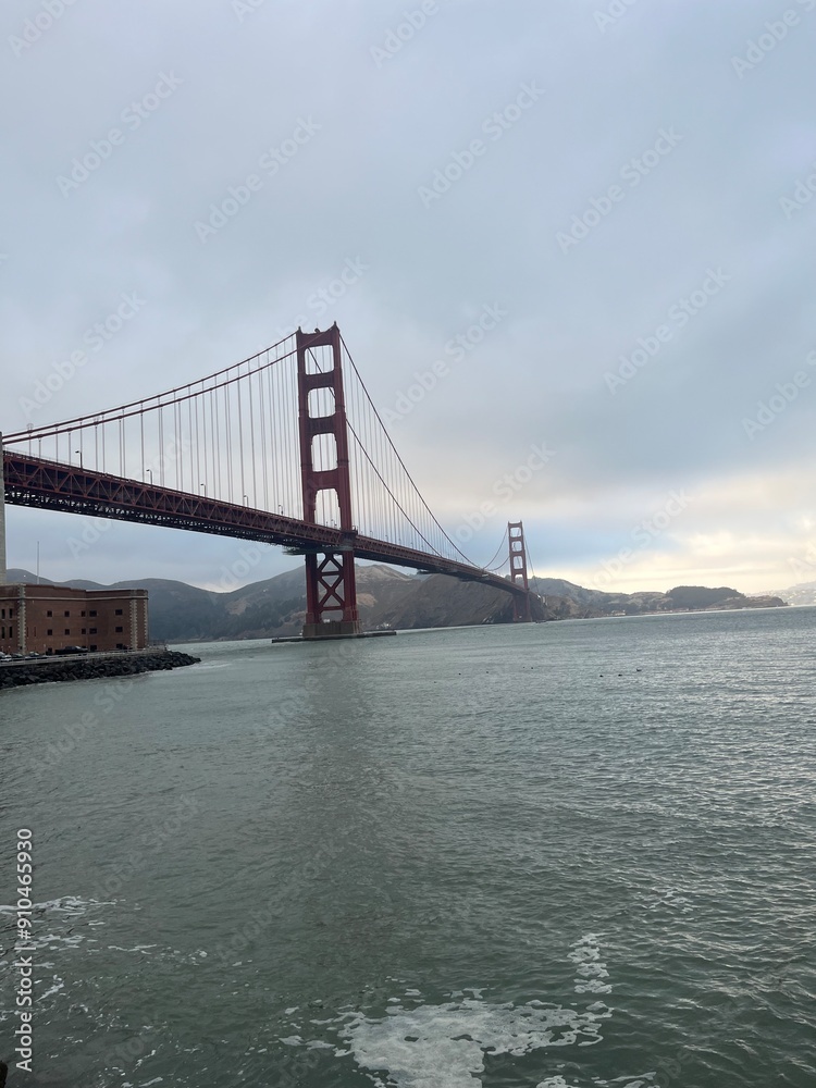 Fototapeta premium View from underneath the Golden Gate Bridge. 