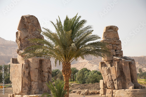 Obraz na płótnie Beautiful view of the ancient Colossi of Memnon in Luxor, Egypt w salonie