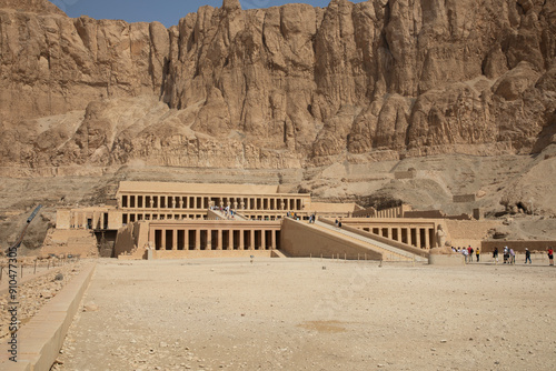 Obraz na płótnie Beautiful view of the ancient temple of Hatshepsut in Luxor, Egypt w salonie