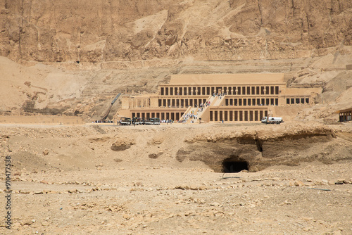 Obraz na płótnie Beautiful view of the ancient temple of Hatshepsut in Luxor, Egypt w salonie