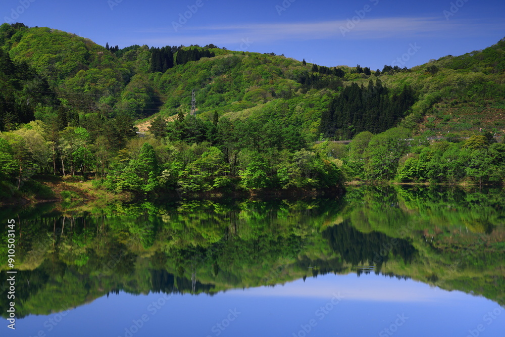 岩手県西和賀町 新緑の錦秋湖 岩手県西和賀町 新緑の錦秋湖