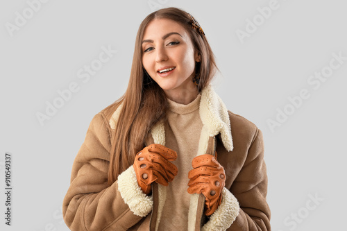 Beautiful young woman in le...