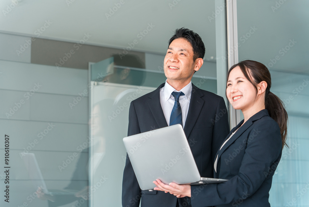 スーツを着た若い男女のアジア人ビジネスパーソン(弁護士・税理士・会計士・公務員・銀行員)
スーツを着た若い男女のアジア人ビジネスパーソン(弁護士・税理士・会計士・公務員・銀行員)