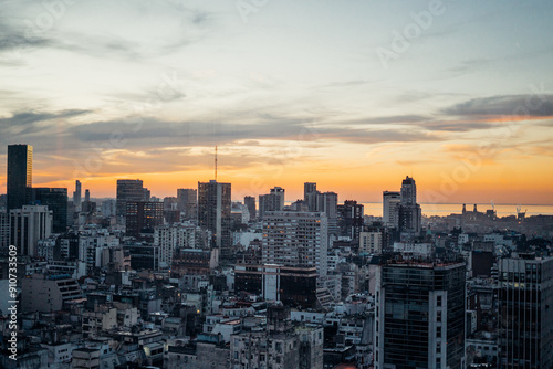 Atardecer en una gran ciudad