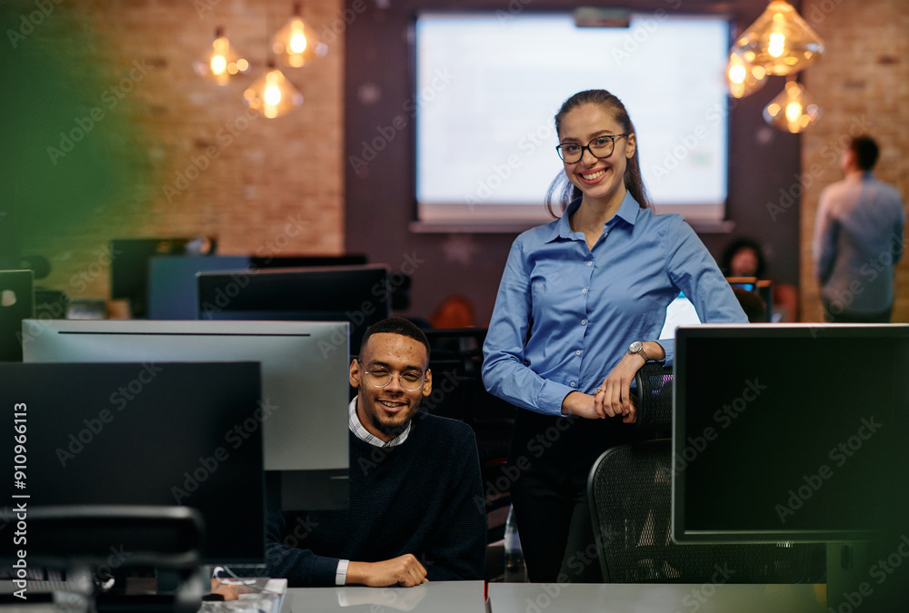 Fototapeta premium Digital Collaboration: Blonde Businesswoman and African American Partner Reviewing Documents Online