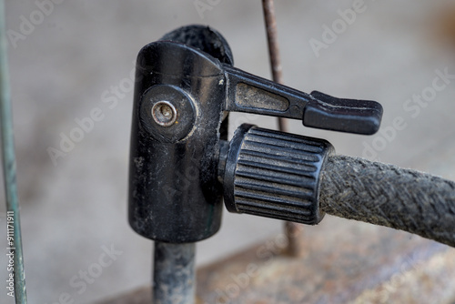 Obraz na płótnie Pump tip on bicycle wheel nipple w salonie