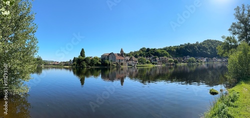 La Dordogne face à beaulieu-sur-dordogne photo