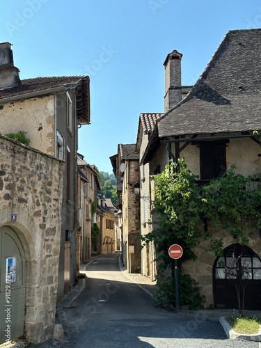 dans les rues de beaulieu-sur-dordogne photo