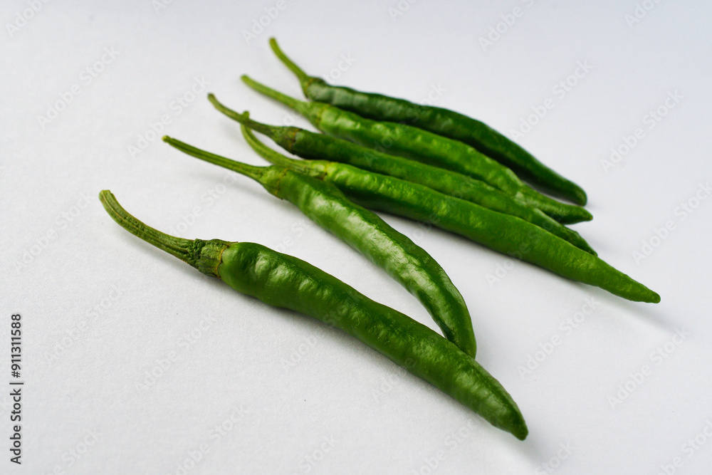 白背景の青唐辛子 コピースペースあり Green chili peppers (chile verde) on white background with copy space
白背景の青唐辛子 コピースペースあり Green chili peppers (chile verde) on white background with copy space