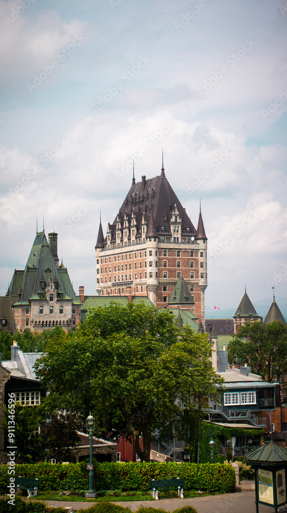 Obraz premium Colorful picture of Château Frontenac in Quebec