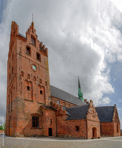 Obraz na płótnie the gotic red brick-church in Middelfart w salonie