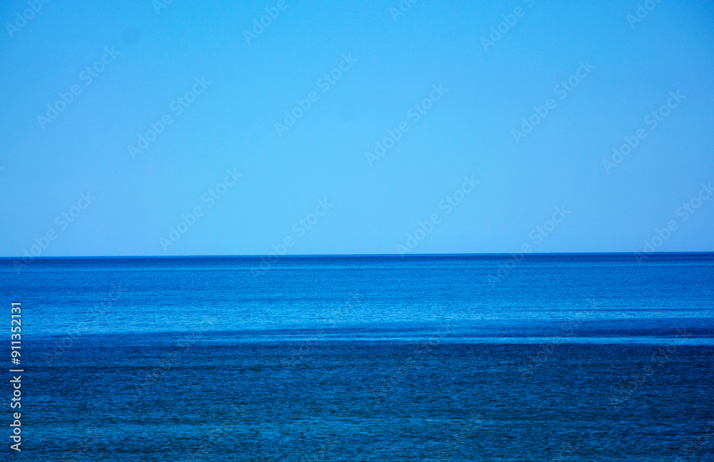niebieskie morze z niebieskim niebiem, morski krajobraz, horyzont, blue sea with blue sky, sea landscape, horizon,