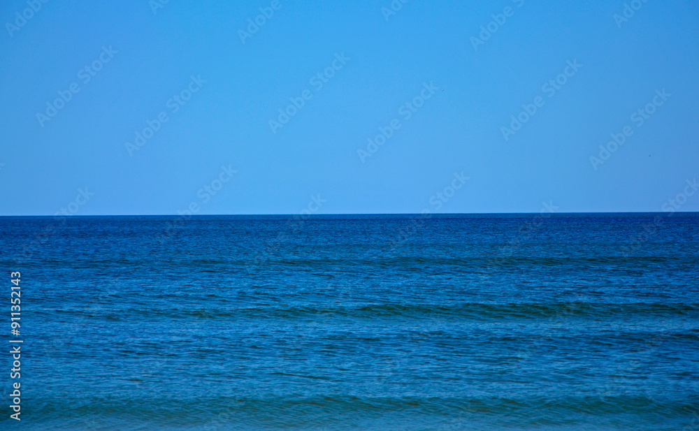niebieskie morze z niebieskim niebiem, morski krajobraz, horyzont, blue sea with blue sky, sea landscape, horizon,