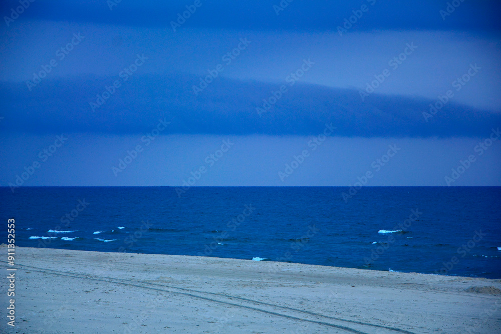 burzowe chmury nad morzem, pejzaż nadmorski, storm clouds over the sea, seaside landscape, chmura szelfowa nad morzem, arcus