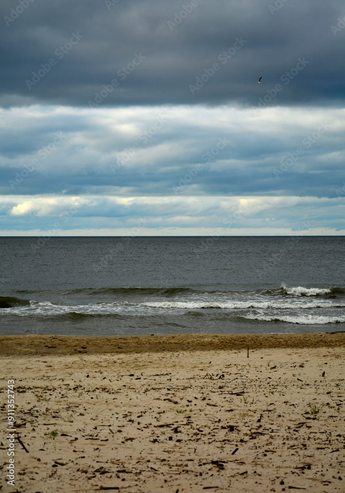 burzowe chmury nad morzem, pejzaż nadmorski, storm clouds over the sea, seaside landscape,