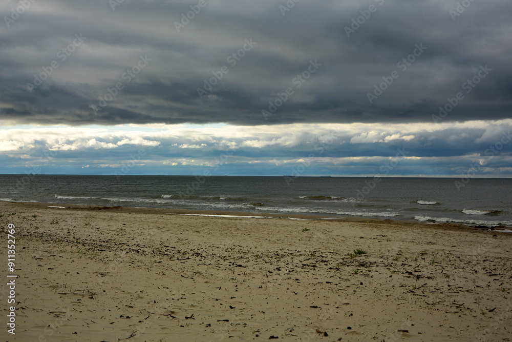 burzowe chmury nad morzem, pejzaż nadmorski, storm clouds over the sea, seaside landscape,