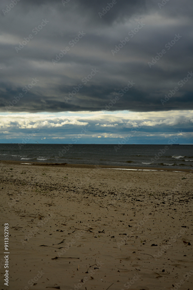 burzowe chmury nad morzem, pejzaż nadmorski, storm clouds over the sea, seaside landscape,