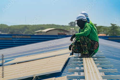 Wallpaper Mural Worker Technicians are working to construct solar panels system on roof. Installing solar photovoltaic panel system. Men technicians walking on roof structure to check photovoltaic solar modules. Torontodigital.ca