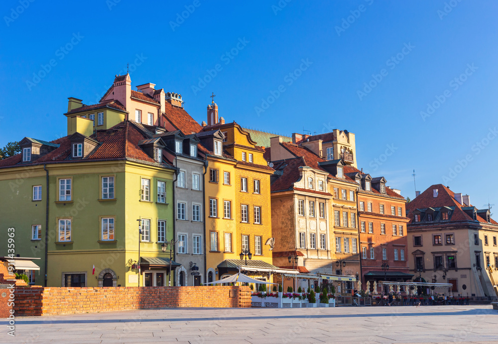 Obraz premium Cityscape - view of Castle Square in the Old Town of Warsaw, the Srodmiescie district in the center Warsaw, Poland, 20 August, 2022