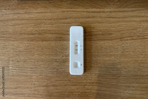 Foto Coronavirus COVID 19 home test kit showing a positive result from an infected adult