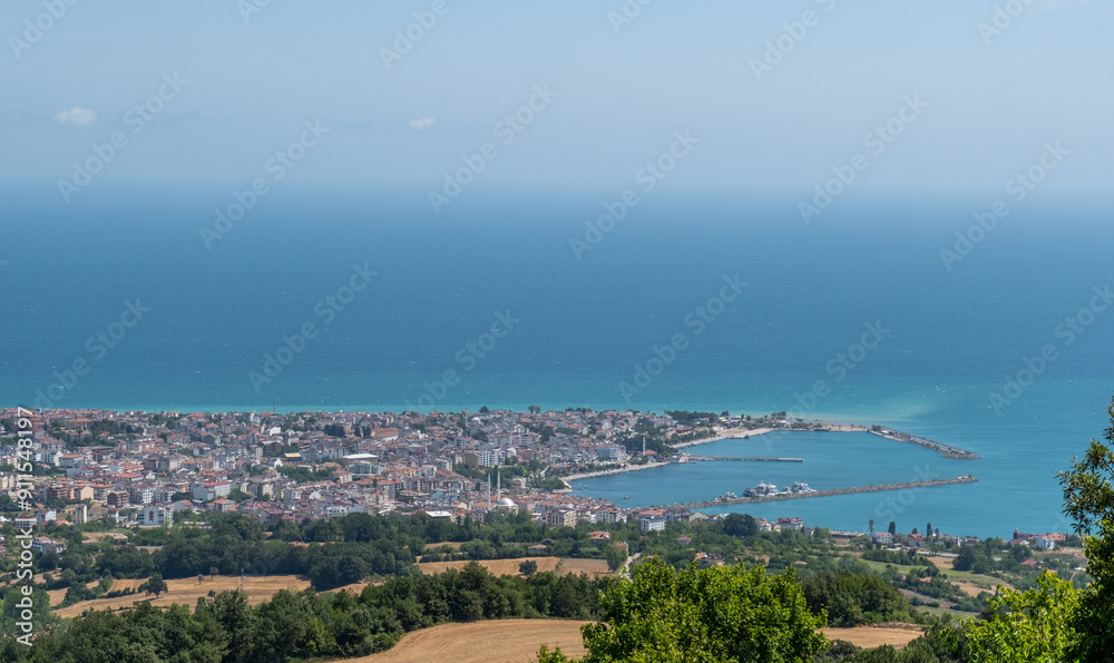 Obraz premium The charming town of the Black Sea: Gerze in Sinop. Travel and tourism routes in the Black Sea, Gerze, Sinop, Turkey