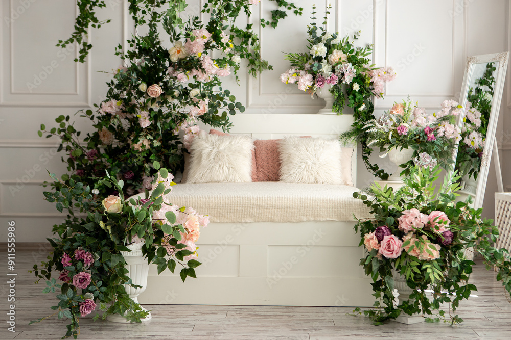 Obraz premium flowers in a vase in a bright room with a bed