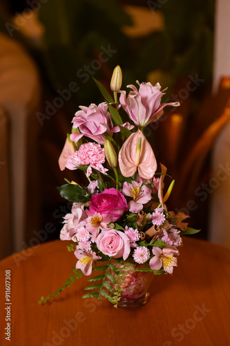  bouquet on the table, bouquet of flowers, bouquet of pink flowers, decoration with flowers, table with flower arrangement, table with flowers
