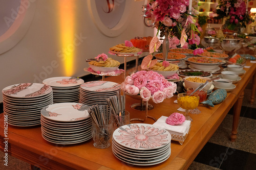 table setting at a wedding reception, table setting at a restaurant, table setting, table with food
