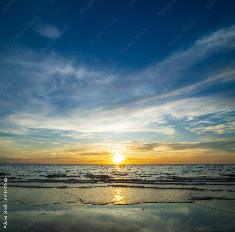 Obraz premium Landscape horizon viewpoint vertical summer season sea beach nobody wind wave holiday calm sunset sky evening day time look calm nature tropical beautiful ocean water travel Koh Muk Trang Thailand