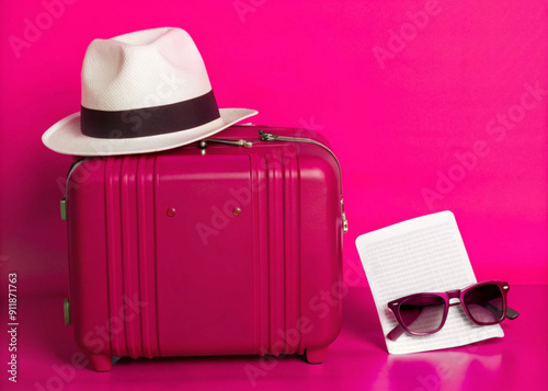 suitcase and sunglassesisolated, suitcase, bag, travel, white, luggage, case, equipment, object, baggage, holiday, camera, container, illustration, hat, box, red, technology, trip, vector, plastic, me photo