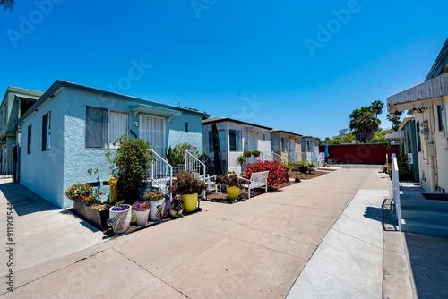 Obraz na płótnie A row of small colorful homes in San Diego, CA w salonie