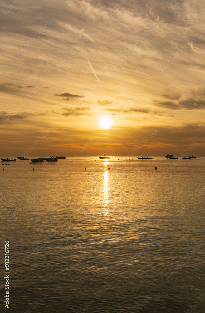 Obraz premium Beautiful red and orange sunrise over the sea.