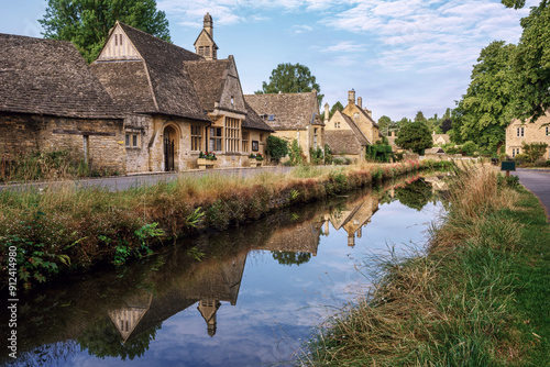 Obraz na płótnie Lower Slaughter village in Cotswolds, England w salonie