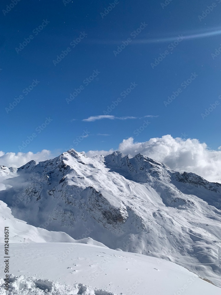 Fototapeta premium snow covered mountains