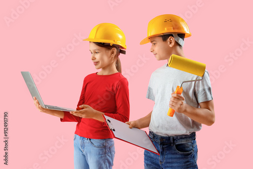 Little architects with lapt...