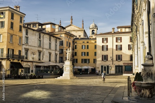 Obraz na płótnie brescia, italien - statue des sieges auf der piazza della loggia w salonie