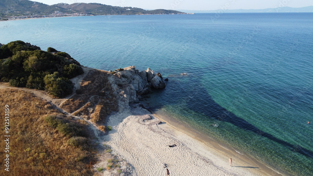 Obraz premium Aerial View of Secluded Beach with Crystal Clear Water