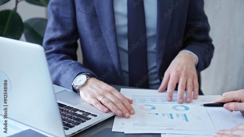 Obraz premium Two professionals analyzing a pie chart during a strategic business meeting. Business meeting with graph analysis