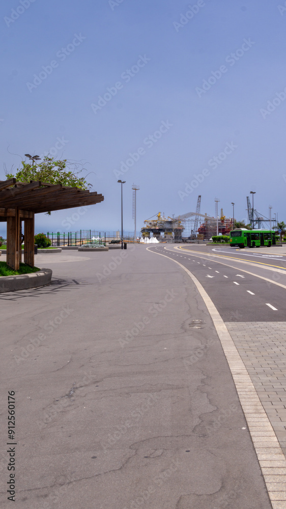 Naklejka premium Ulica nad oceanem Santa Cruz Teneryfa