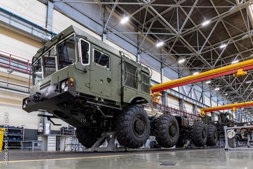 Conveyor for the production of multi-axle cross-country vehicles. Plant workshop.