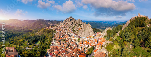 Tableau sur toile Cityscape aerial view of medieval city of Pietrapertosa, Italy