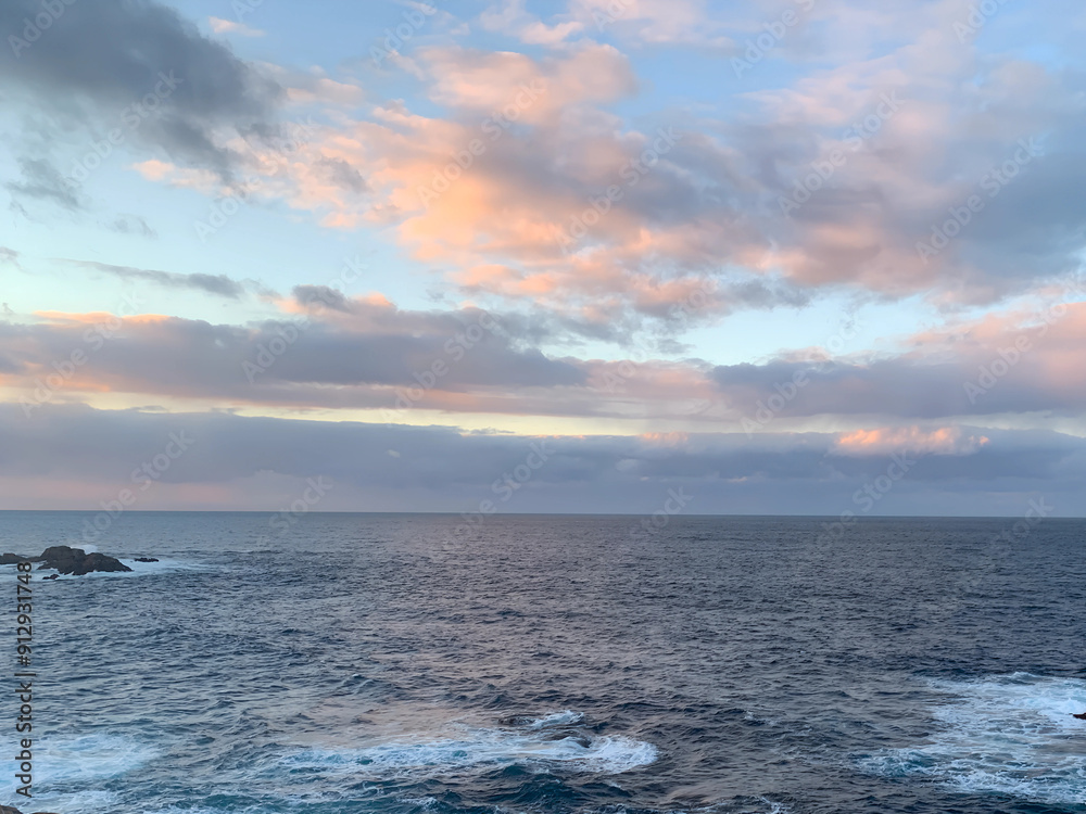 Obraz premium Calm atlantic ocean sunset