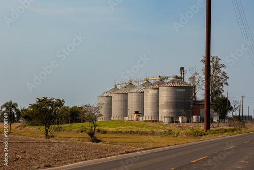 Silos de armazenamento grãos, cereais  photo