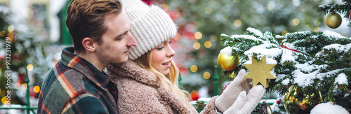 Bilde på lerret Cozy atmosphere of outdoor christmas market
