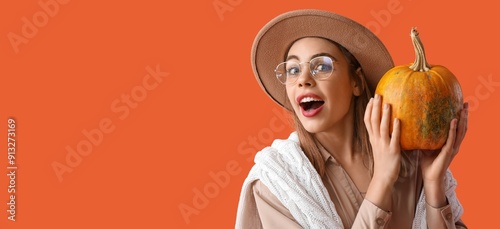 Surprised young woman holdi...