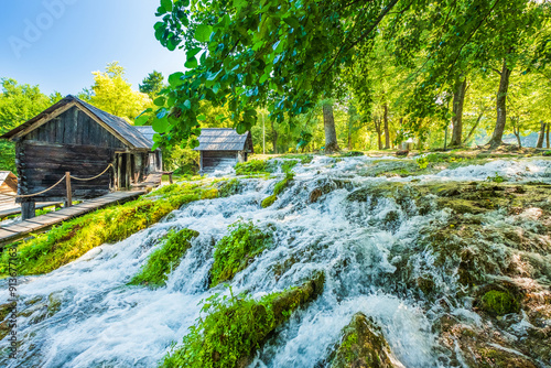 Obraz na płótnie Old wooden mills Mlincici near Jajce on Plivsko Lake, Bosnia and Herzegovina w salonie