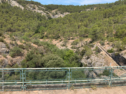  Le barrage de Bimont  et sa retenue se situent au nord-ouest de la montagne Sainte-Victoire, sur la route de Vauvenargues, à la hauteur de Saint-Marc-Jaumegarde photo