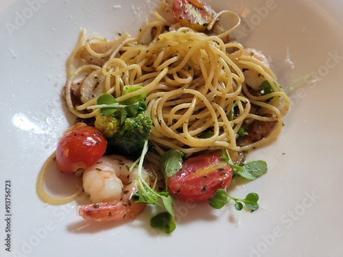 스파게티 이탈리아 요리 파스타 오일 토마토 새우 알리올리오