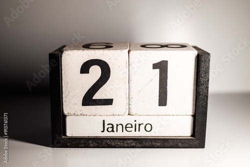 Close-up of a wooden perpetual calendar displaying January 21 photo