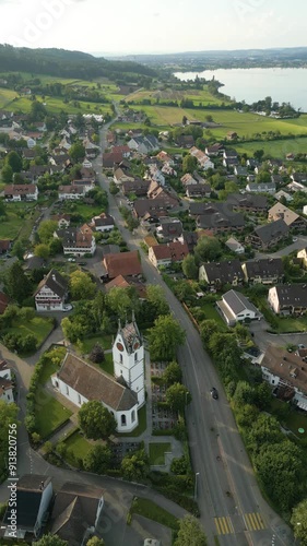 Schweizer Dorf am See - Maur am Greifensee (Vertikales Video) photo